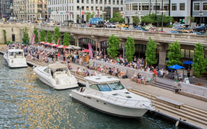 Private yacht cruise on the Chicago River alongside the Chicago Riverwalk