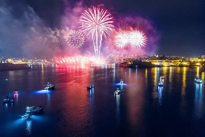 Boats on Lake Michigan watching the Navy Pier fireworks during a Chicago fireworks cruise
