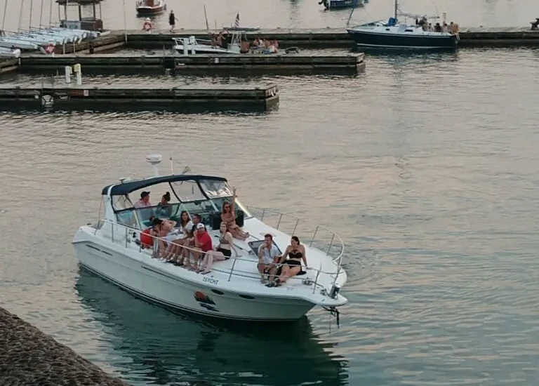 Premium yacht charter on Lake Michigan near downtown Chicago